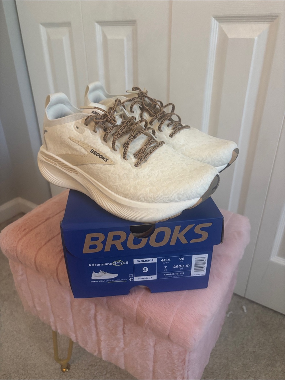 Brooks Women's Adrenaline 25 Running Shoes beige with leopard accents